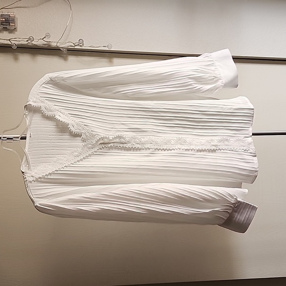 No Brand Tops - V-Neck Blouse, 2X, white, p2p 22,NWOT